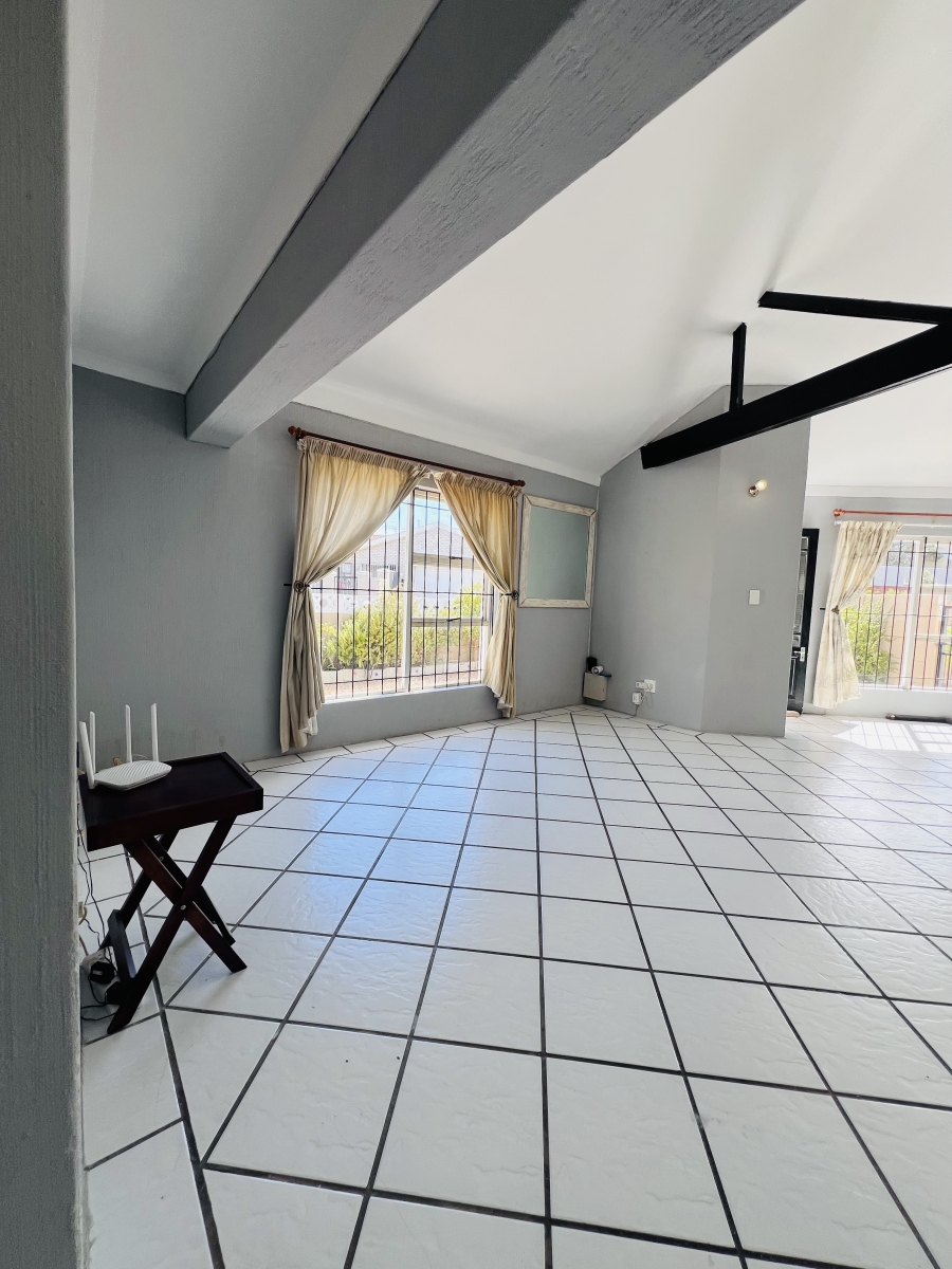 2 Bedroom Property for Sale in Pine Acres Western Cape